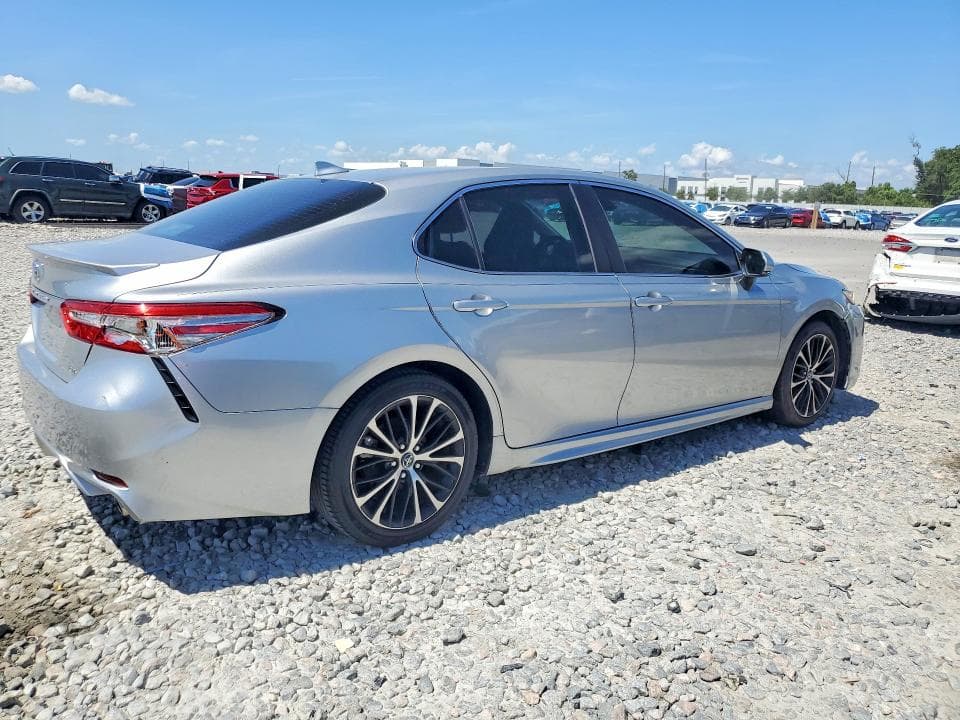 2018 TOYOTA CAMRY SE 3