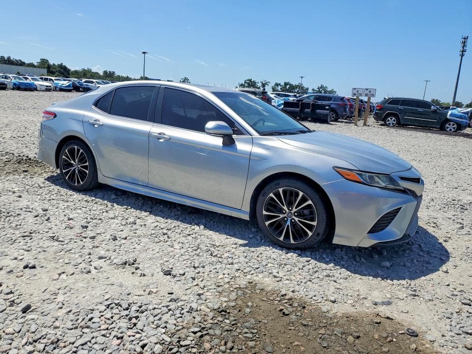 2018 TOYOTA CAMRY SE 4