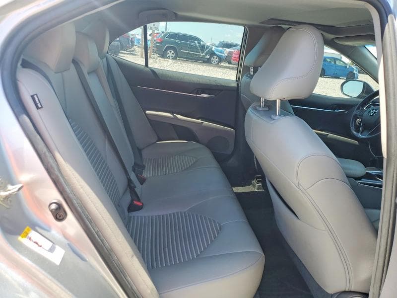 2018 TOYOTA CAMRY SE 10