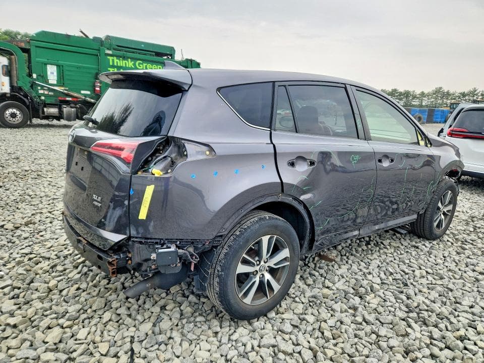 2018 TOYOTA RAV4 XLE 3