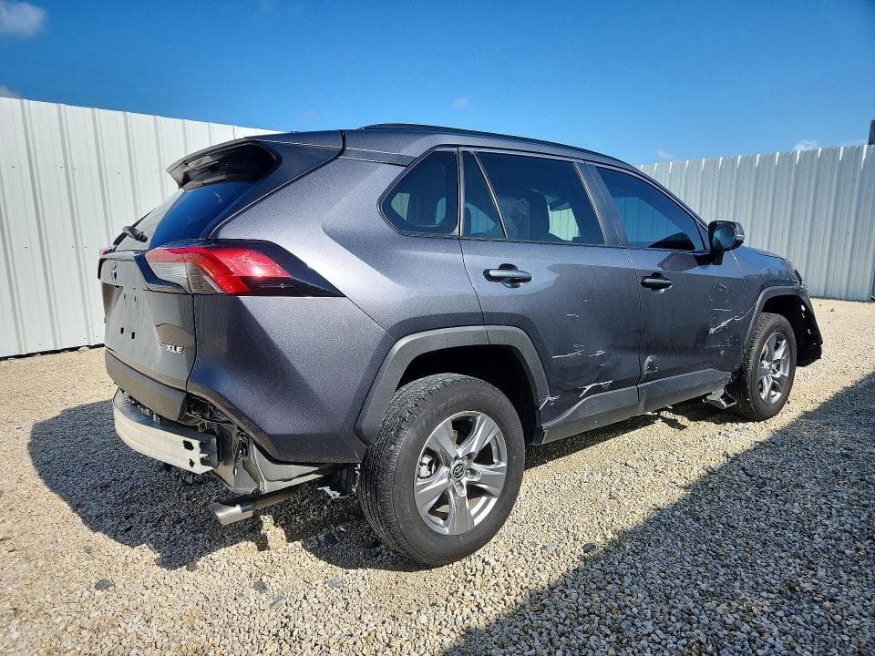 2025 TOYOTA RAV4 XLE 3