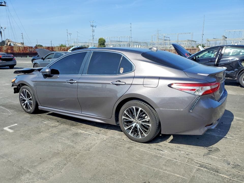 2020 TOYOTA CAMRY SE 2