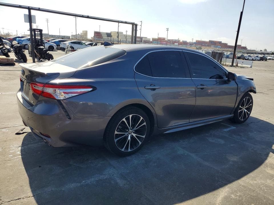 2020 TOYOTA CAMRY SE 3
