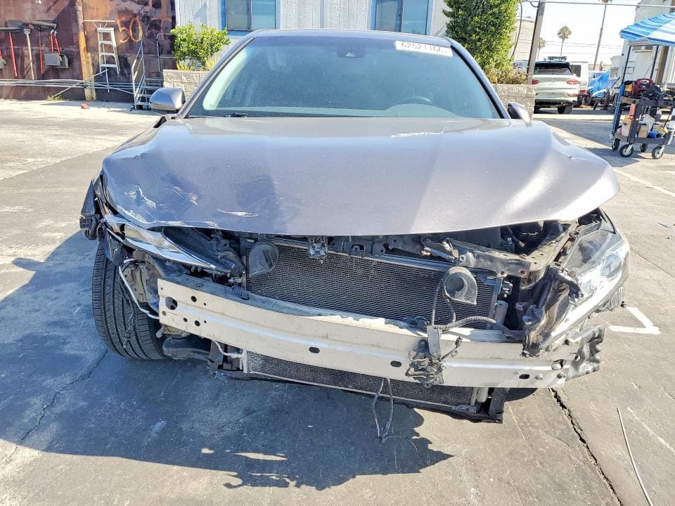 2020 TOYOTA CAMRY SE 5