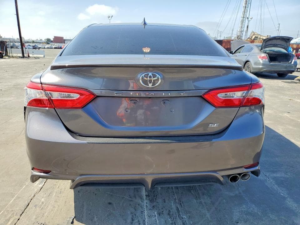 2020 TOYOTA CAMRY SE 6