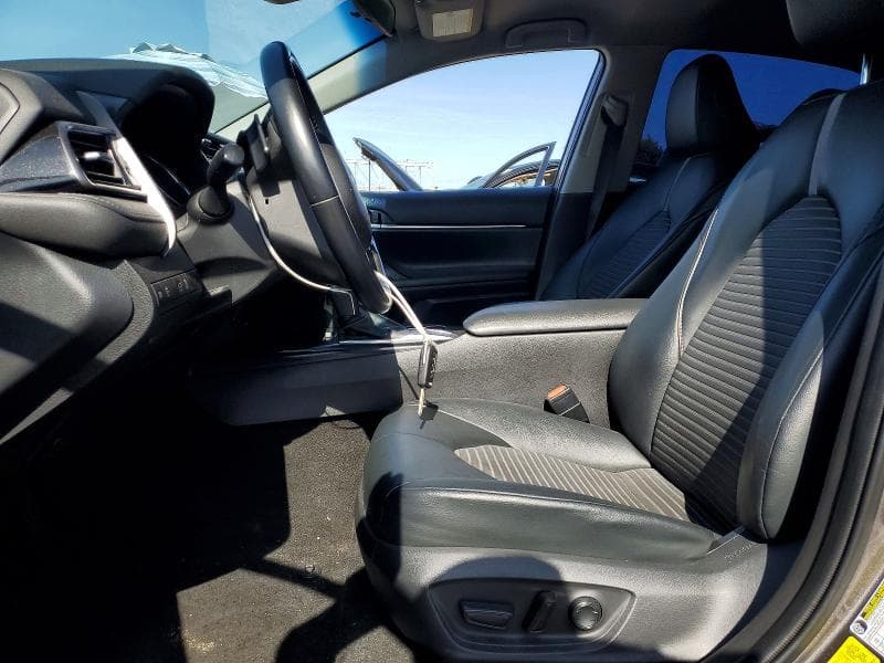 2020 TOYOTA CAMRY SE 7