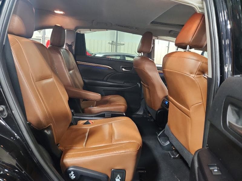 2019 TOYOTA HIGHLANDER LIMITED 11