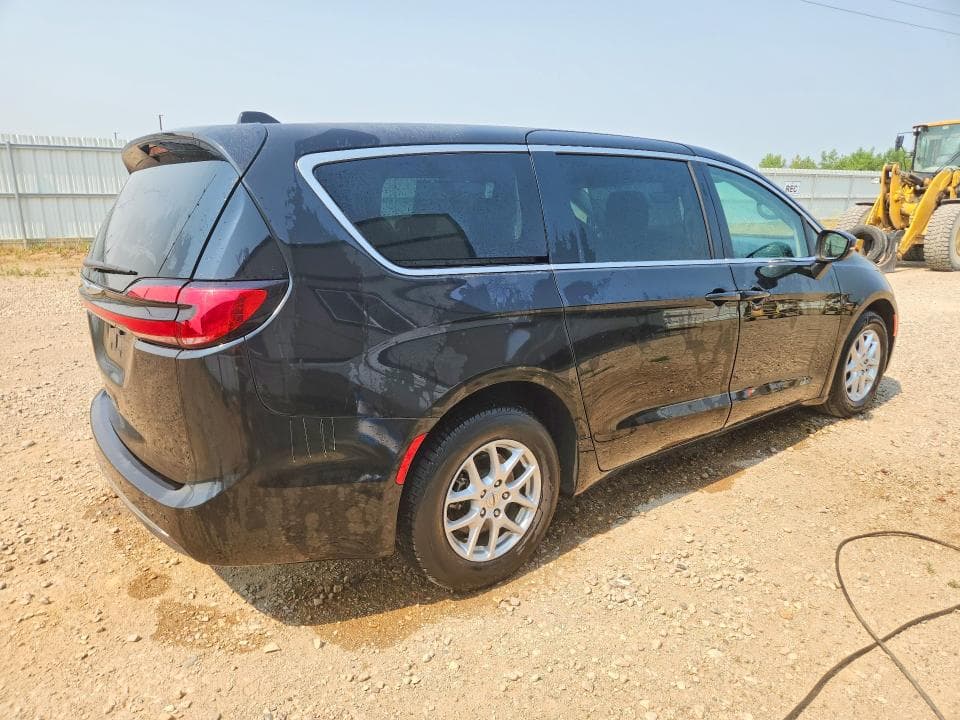 2023 CHRYSLER PACIFICA TOURING L 3