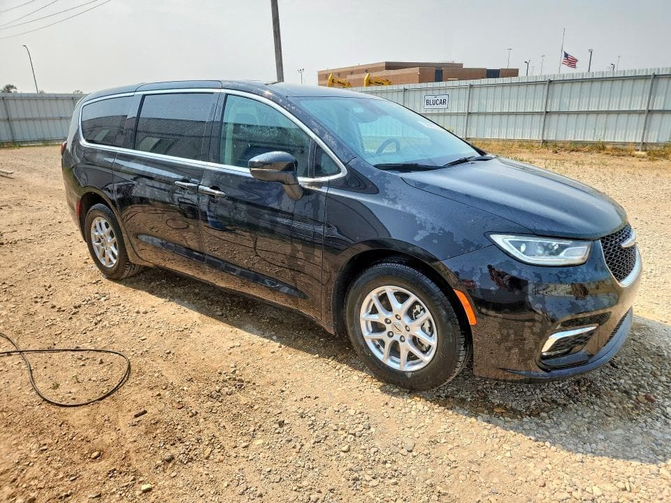 2023 CHRYSLER PACIFICA TOURING L 4