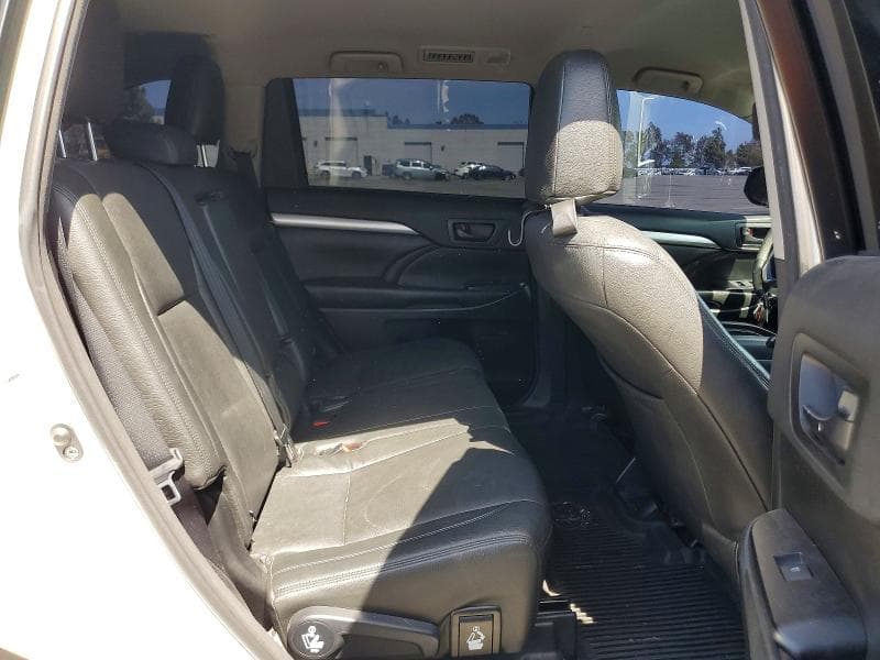2017 TOYOTA HIGHLANDER LE 11