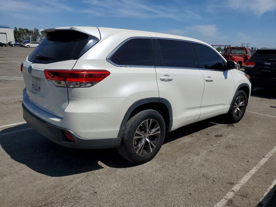 2017 TOYOTA HIGHLANDER LE 3