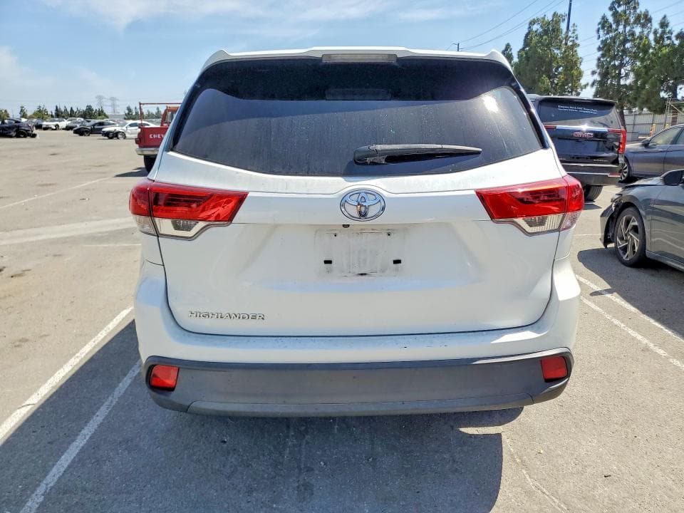 2017 TOYOTA HIGHLANDER LE 6