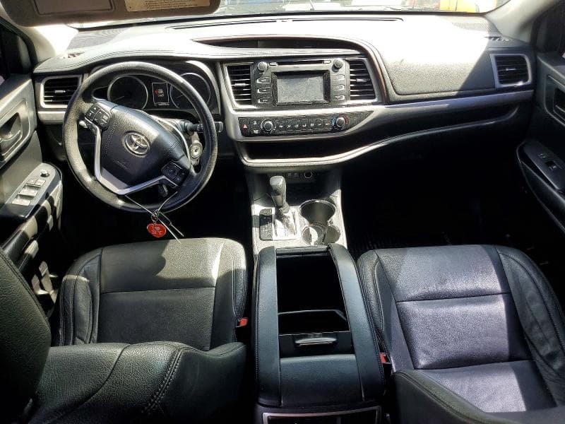2017 TOYOTA HIGHLANDER LE 8
