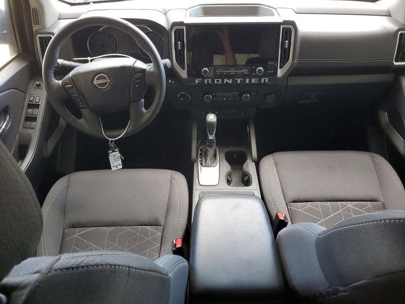 2025 NISSAN FRONTIER SV 8