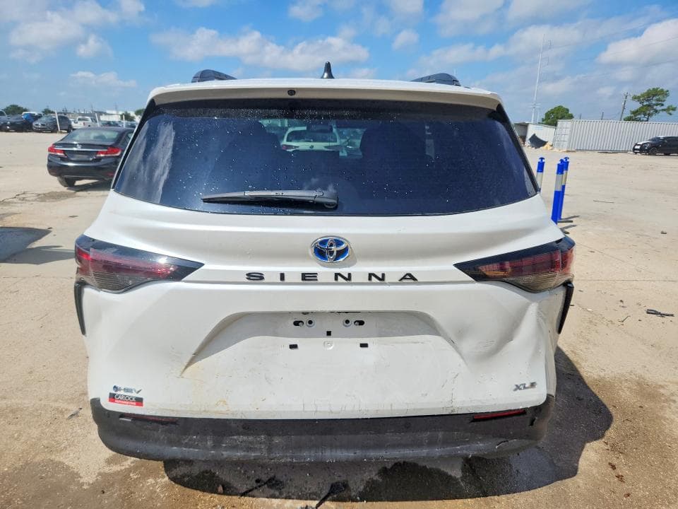 2025 TOYOTA SIENNA XLE 8-PASSENGER 6