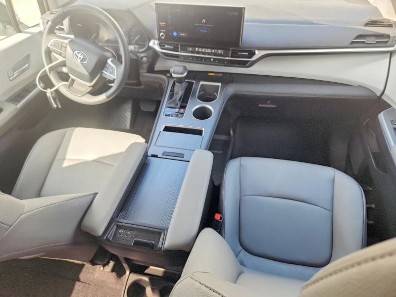 2025 TOYOTA SIENNA XLE 8-PASSENGER 8