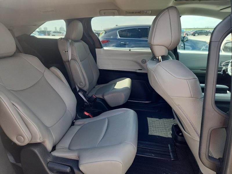 2025 TOYOTA SIENNA XLE 8-PASSENGER 10