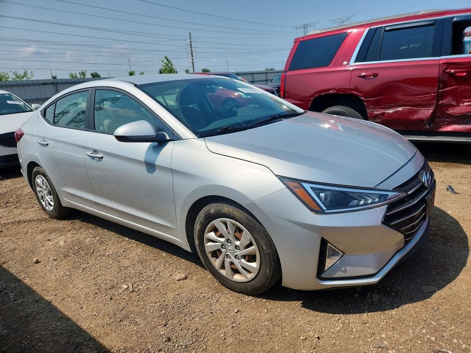 2019 HYUNDAI ELANTRA SE 4
