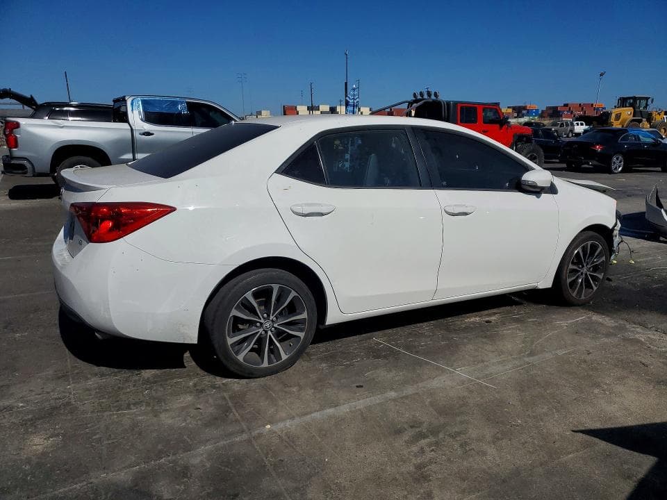 2017 TOYOTA COROLLA SE 3