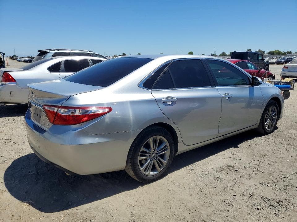 2017 TOYOTA CAMRY SE 3