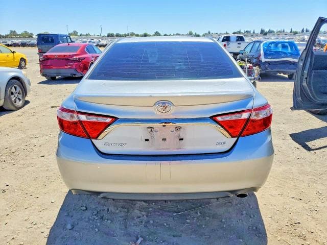 2017 TOYOTA CAMRY SE 6