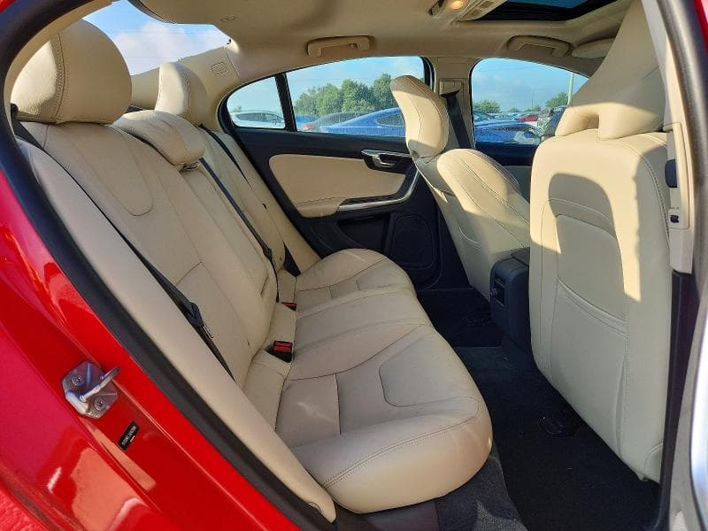 2018 VOLVO S60 DYNAMIC 10