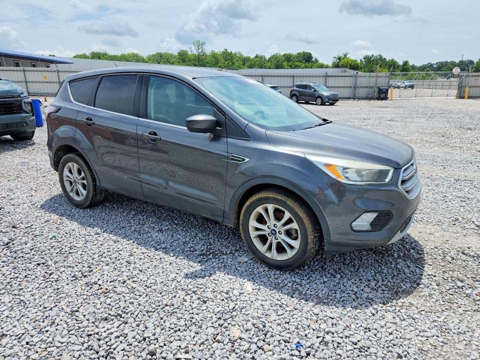 2017 FORD ESCAPE SE 4
