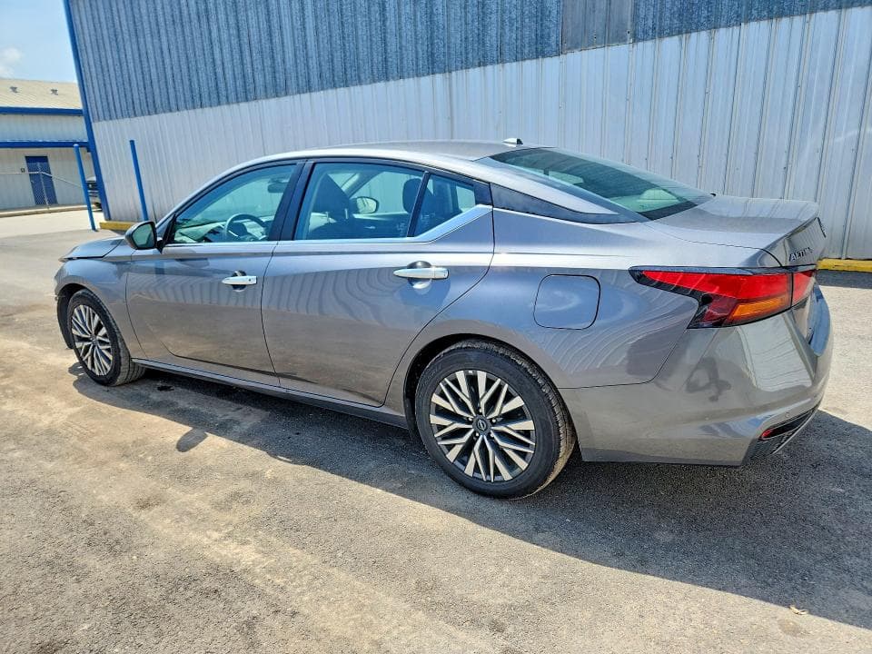 2025 NISSAN ALTIMA SV 2