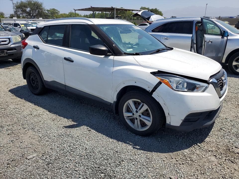 2018 NISSAN KICKS S 4