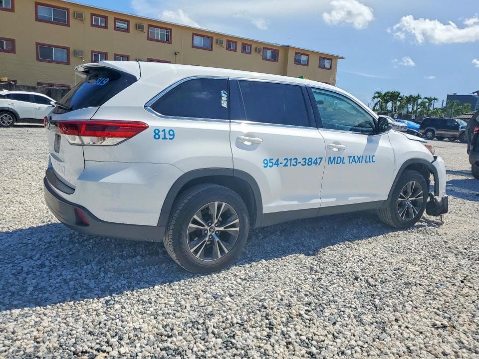 2019 TOYOTA HIGHLANDER LE LE 3