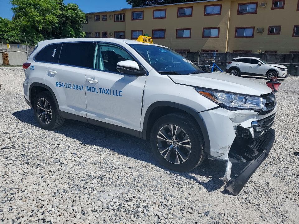 2019 TOYOTA HIGHLANDER LE LE 4