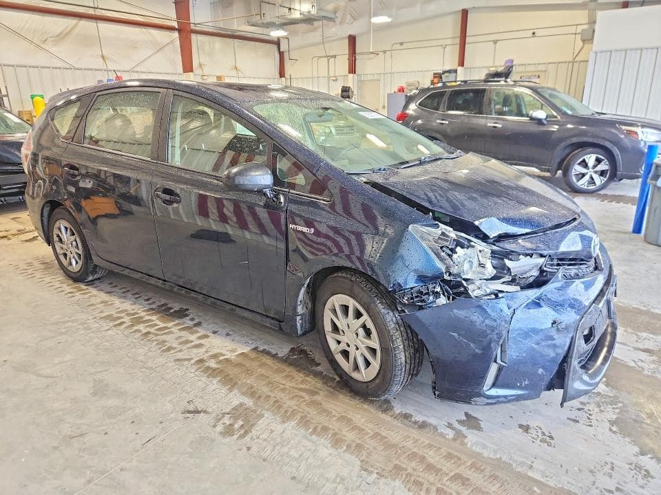 2017 TOYOTA PRIUS V THREE 4