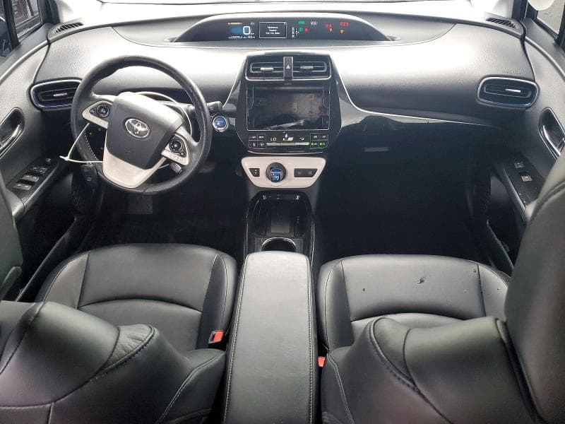 2017 TOYOTA PRIUS THREE TOURING 8