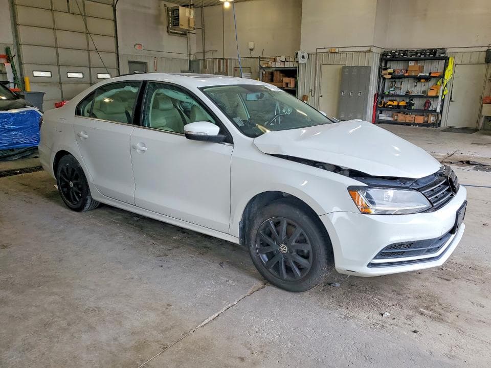 2017 VOLKSWAGEN JETTA SE 4
