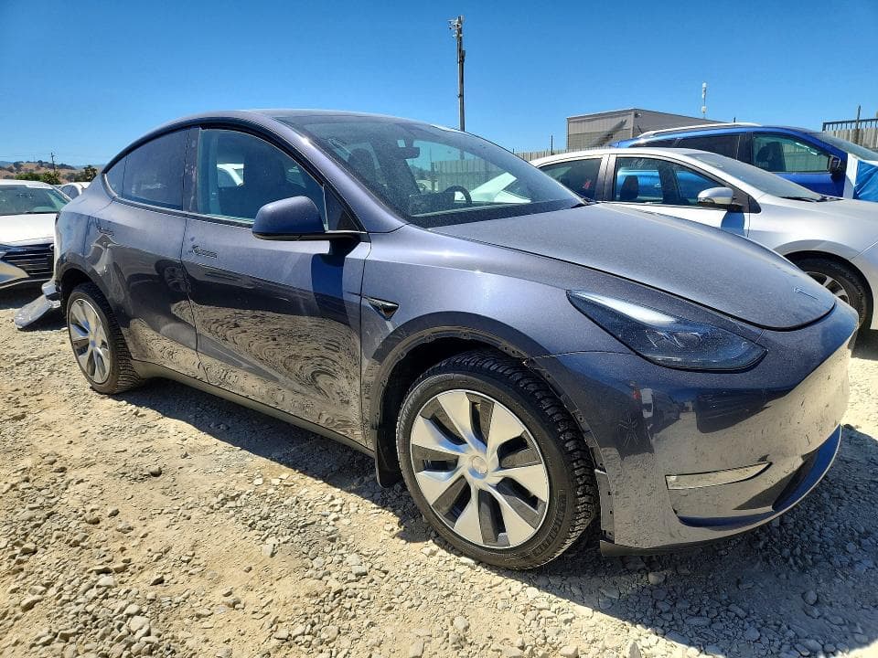 2023 TESLA MODEL Y 4