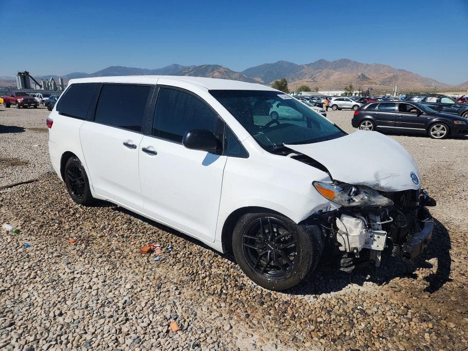 2017 TOYOTA SIENNA L 7-PASSENGER 4
