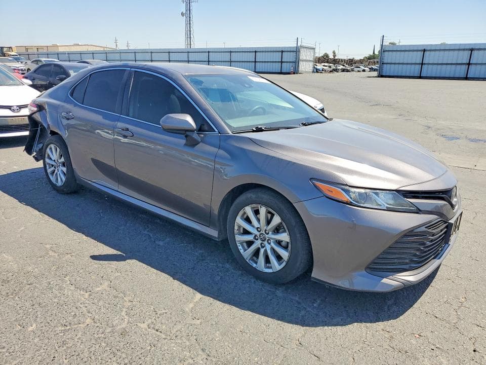 2019 TOYOTA CAMRY LE 4
