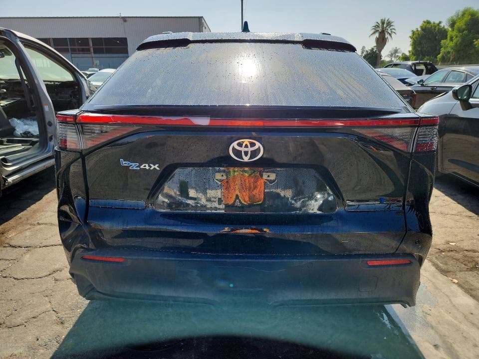 2023 TOYOTA BZ4X XLE 6