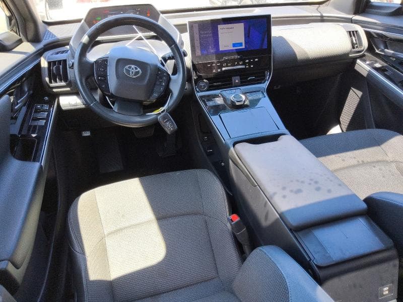 2023 TOYOTA BZ4X XLE 8