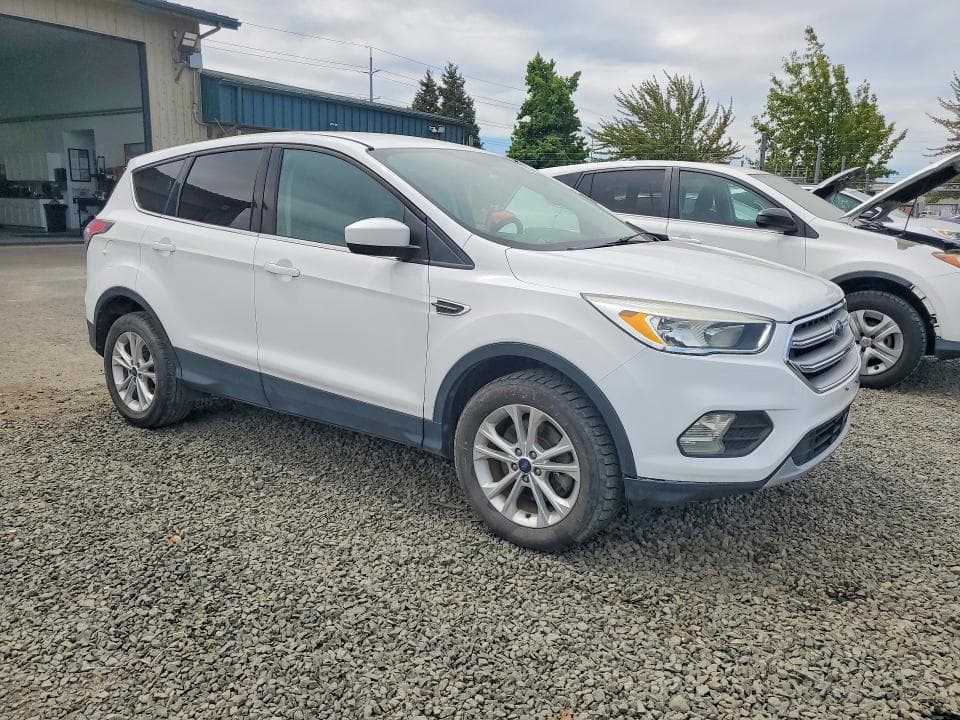 2017 FORD ESCAPE SE 4