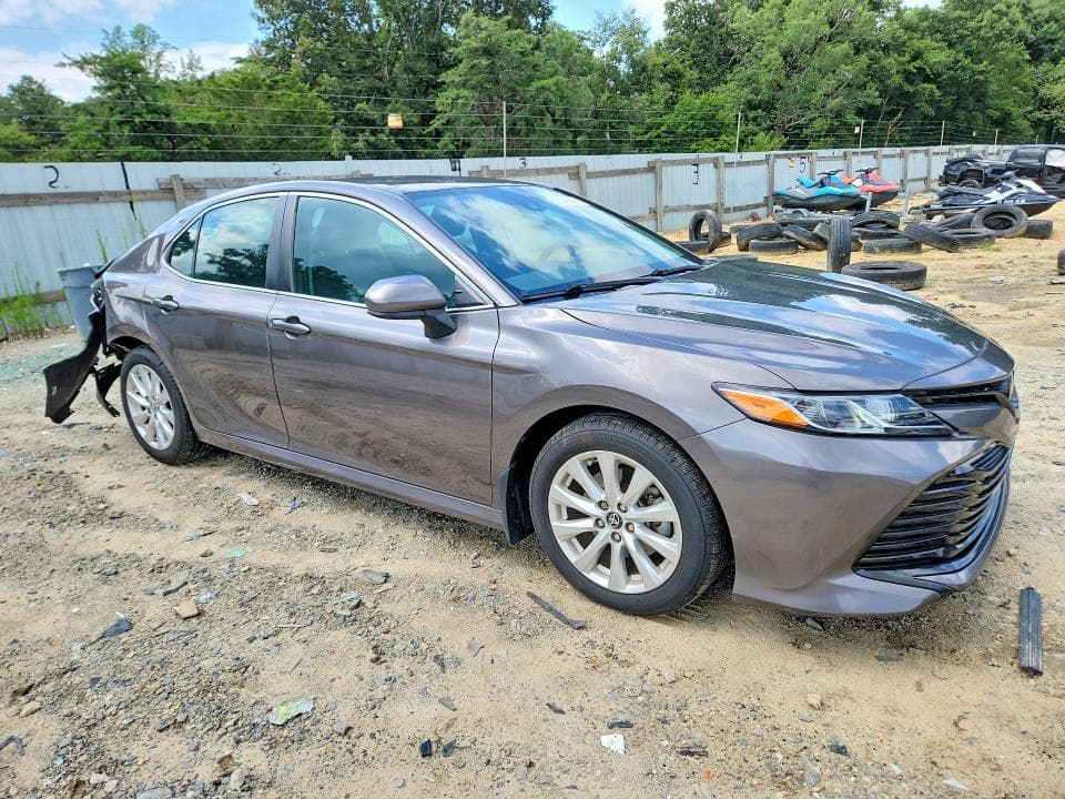 2019 TOYOTA CAMRY LE 4
