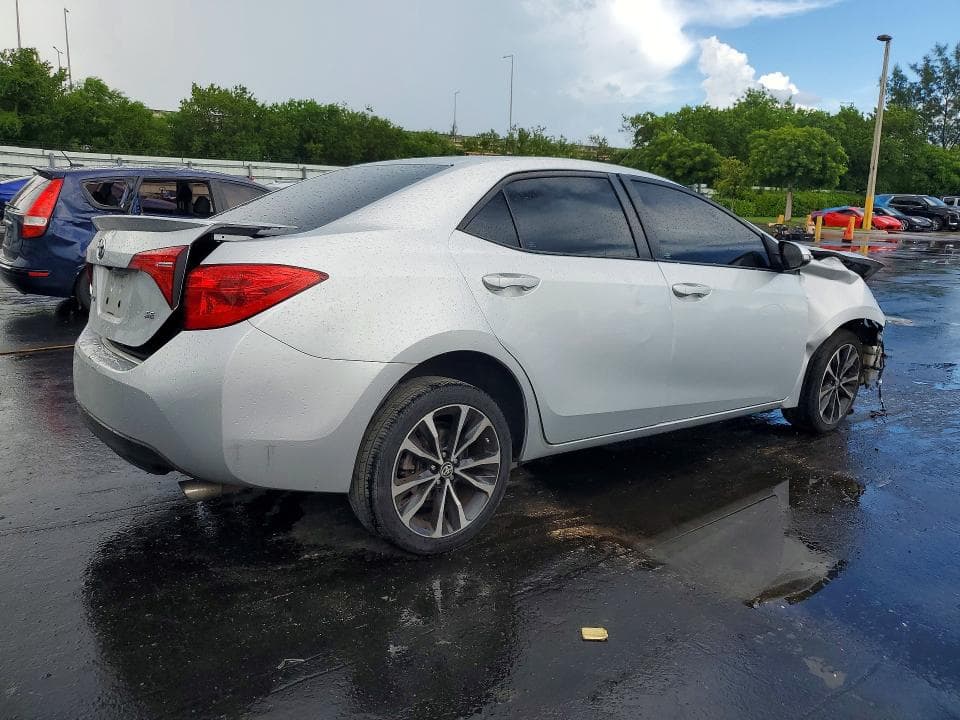 2017 TOYOTA COROLLA SE 3