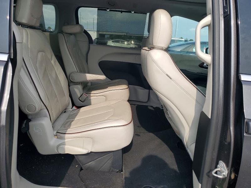 2017 CHRYSLER PACIFICA LIMITED 11