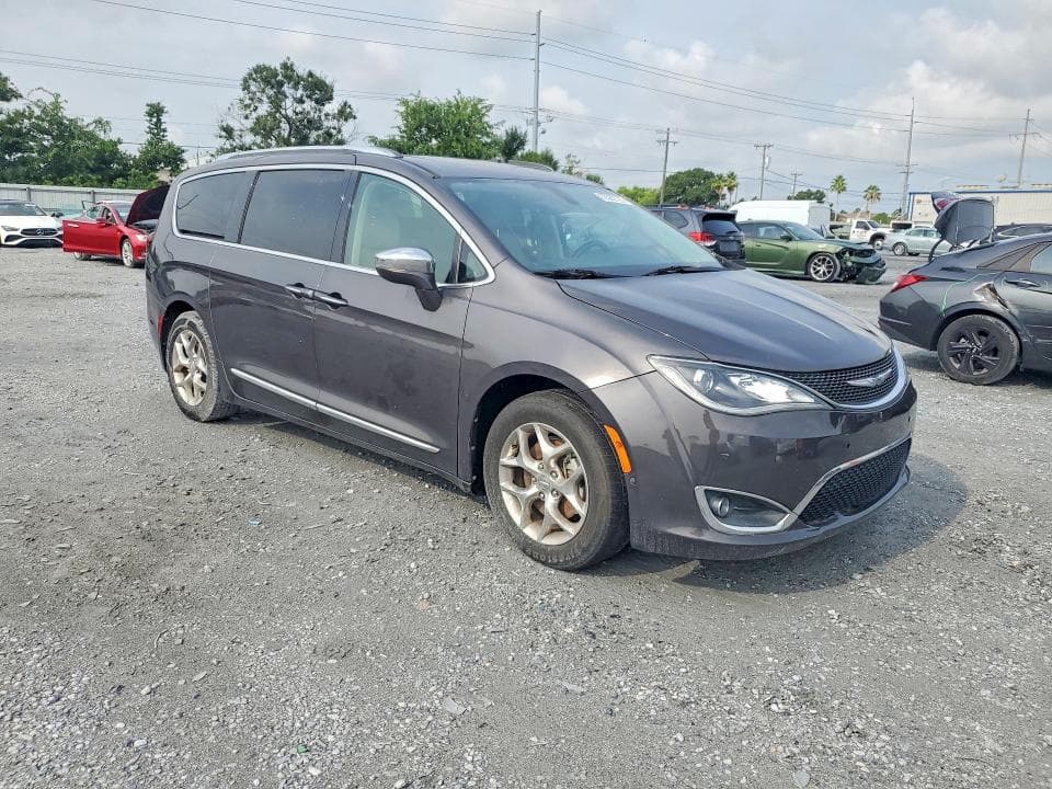 2017 CHRYSLER PACIFICA LIMITED 4