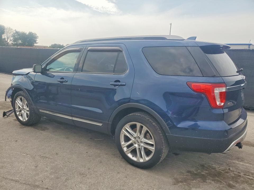 2017 FORD EXPLORER XLT 2