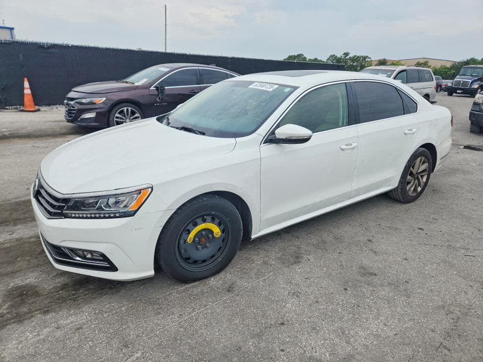 2018 VOLKSWAGEN PASSAT SE - 1