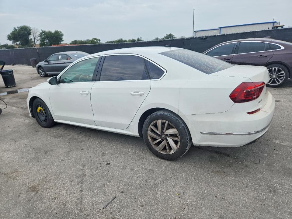 2018 VOLKSWAGEN PASSAT SE 2