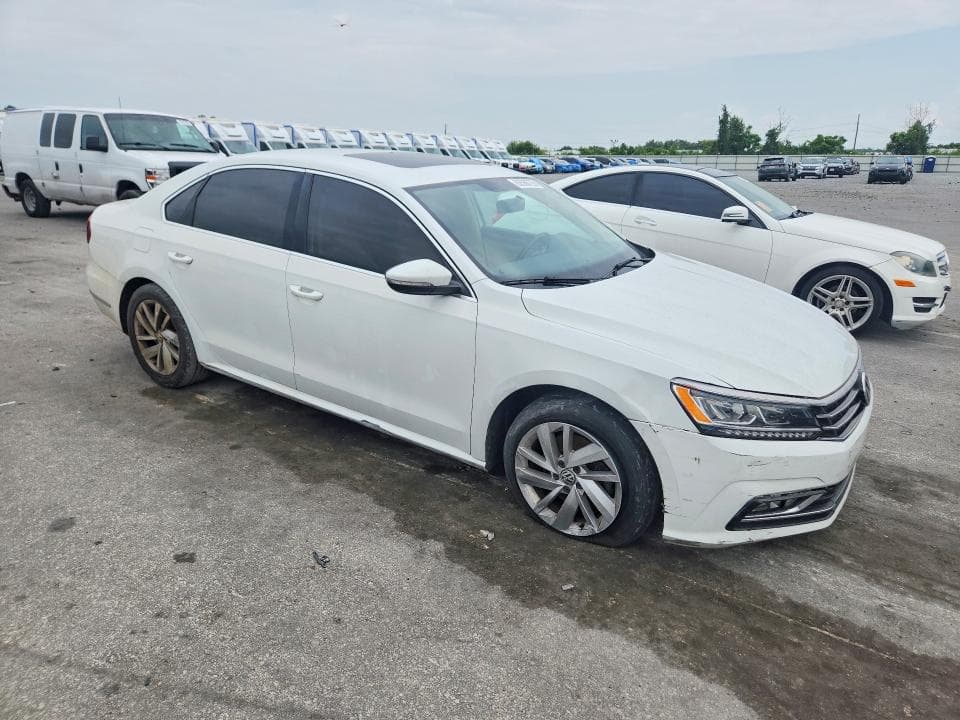2018 VOLKSWAGEN PASSAT SE 4