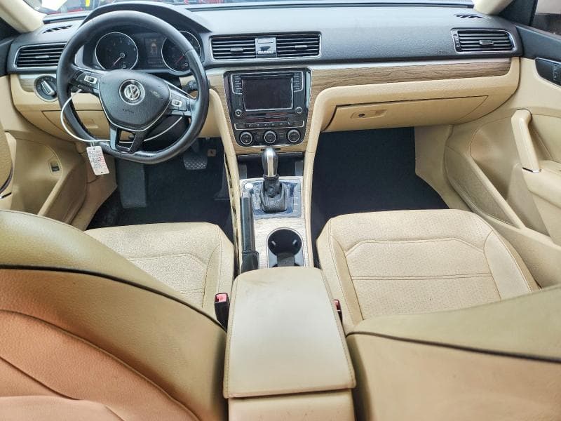 2018 VOLKSWAGEN PASSAT SE 8