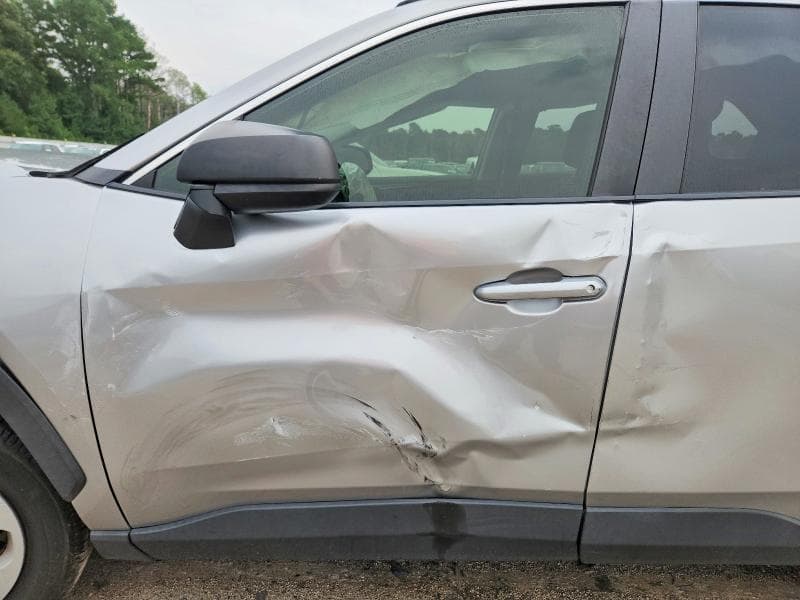 2019 TOYOTA RAV4 LE 7